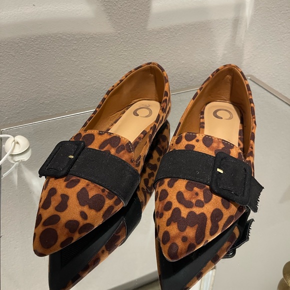 Journee Collection Audrey Buckle Flats Leopard - Picture 7 of 8